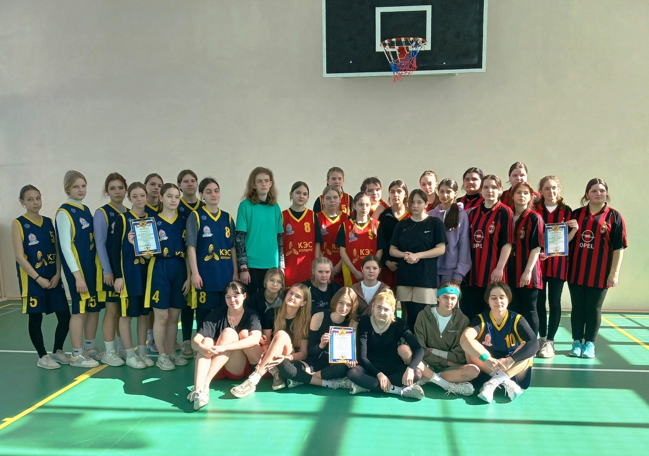 Муниципальный этап соревнований по волейболу среди девушек.