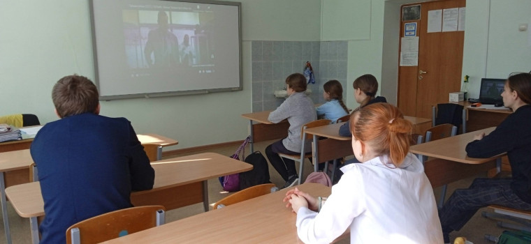 В рамках проекта &quot;Всероссийские детские кинопремьеры&quot; в МОУ СШ с. Еделево был организован просмотр фильма &quot;Пальма&quot;.